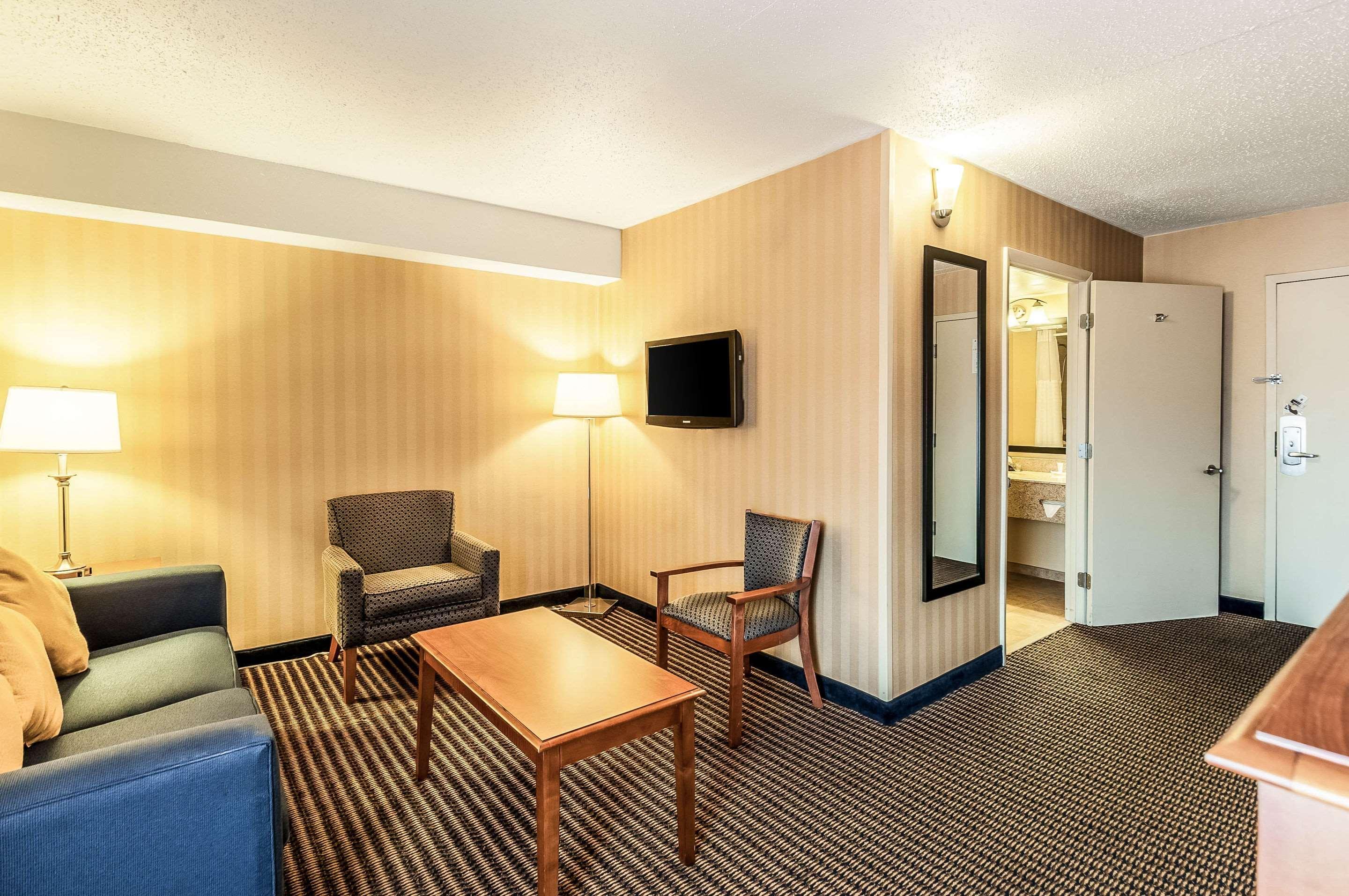 Comfort Inn & Suites Alexandria West Exterior foto